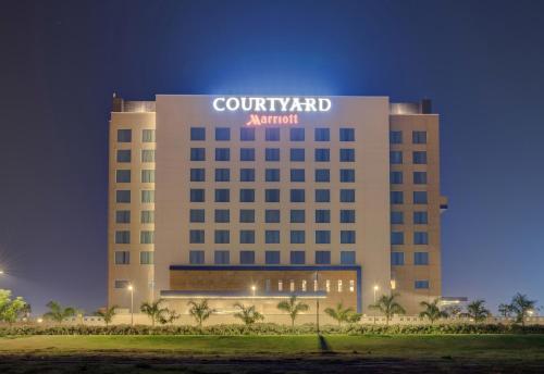Фотография гостиницы Courtyard by Marriott Surat