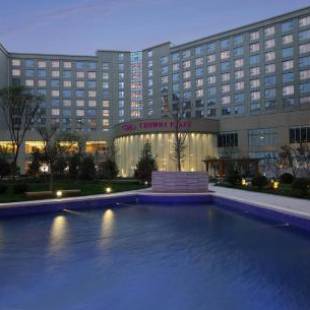 Фотографии гостиницы 
            Crowne Plaza Tianjin Binhai, an IHG Hotel