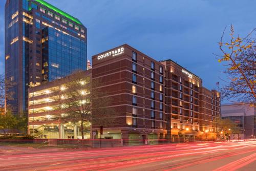 Фотография гостиницы Courtyard Louisville Downtown