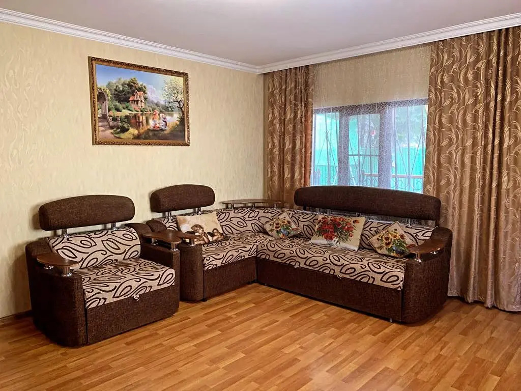 Фотография Коттеджа Частный дом с бассейном, верандой и садом