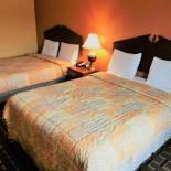 Фотография мотеля HomeTown Inn & Suites