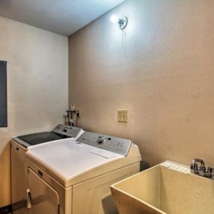 Фотография гостевого дома Updated Farmhouse with Deck on Central Oregon Canal!