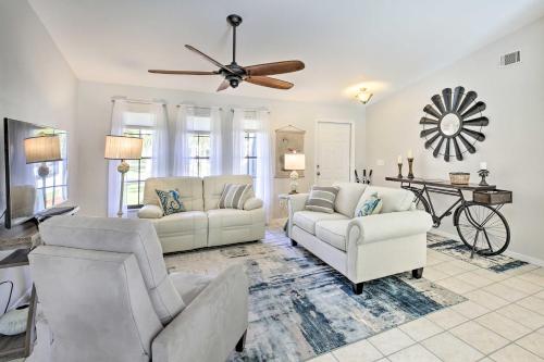 Фотографии гостевого дома
Sleek Updated House with Lanai Less Than 10 Min From Downtown!