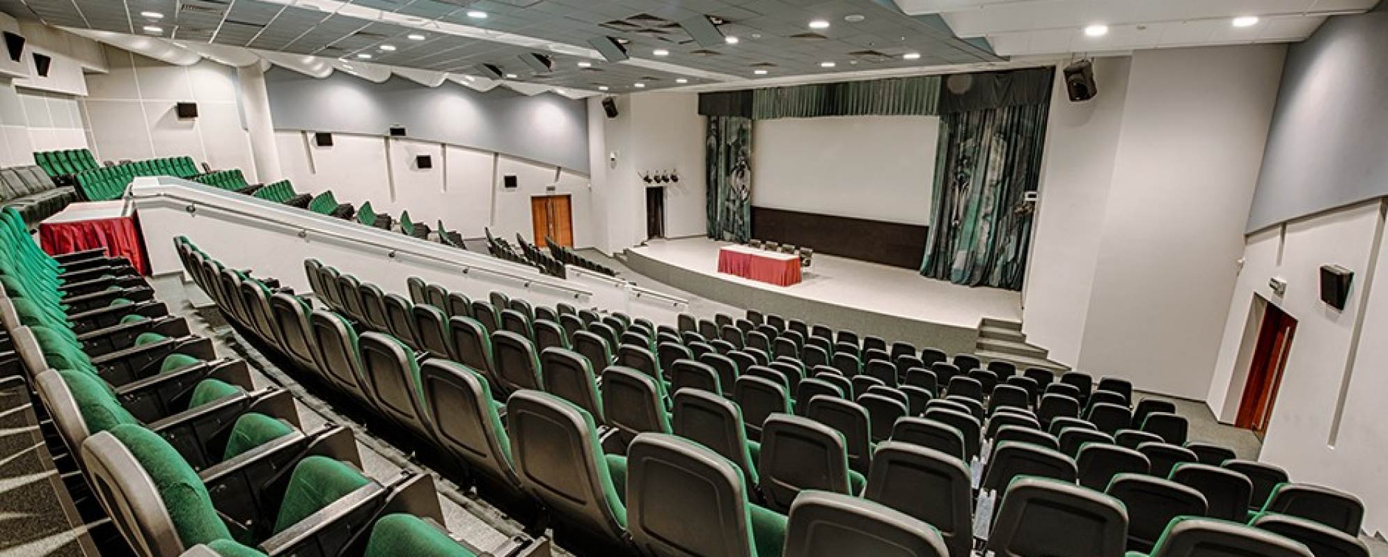 Фотографии конференц-зала ДВЦ Кино-конференц-зал