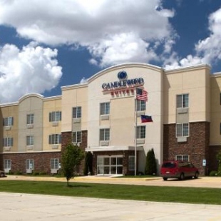 Фотография гостиницы Candlewood Suites Champaign-Urbana University Area, an IHG Hotel