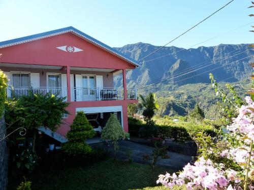Фотография гостевого дома Maison de 2 chambres avec jardin clos a Cilaos