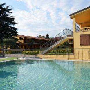 Фотографии апарт отеля
La Perla