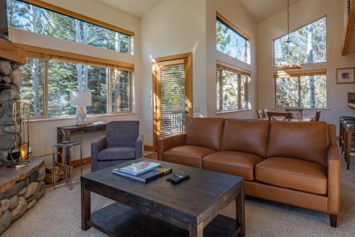 Фотография гостевого дома Bridgepoint Condo 8 - Updated Corner Unit with Baldy Views & Walk to Downtown