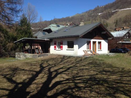 Фотография гостевого дома Chalet de 4 chambres avec jardin amenage et wifi a Valloire