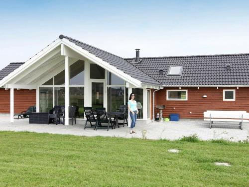 Фотография гостевого дома Four-Bedroom Holiday home in Idestrup 3