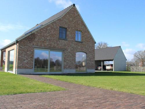 Фотография гостевого дома Serene Mansion in Peer with Terrace