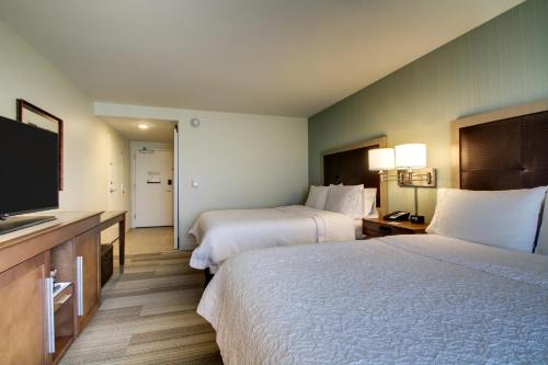 Фотография гостиницы Hampton Inn & Suites Milwaukee West