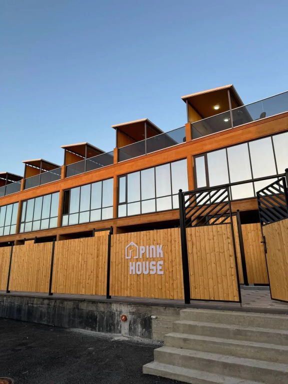 Фотография Коттеджа Частный дом Pink House