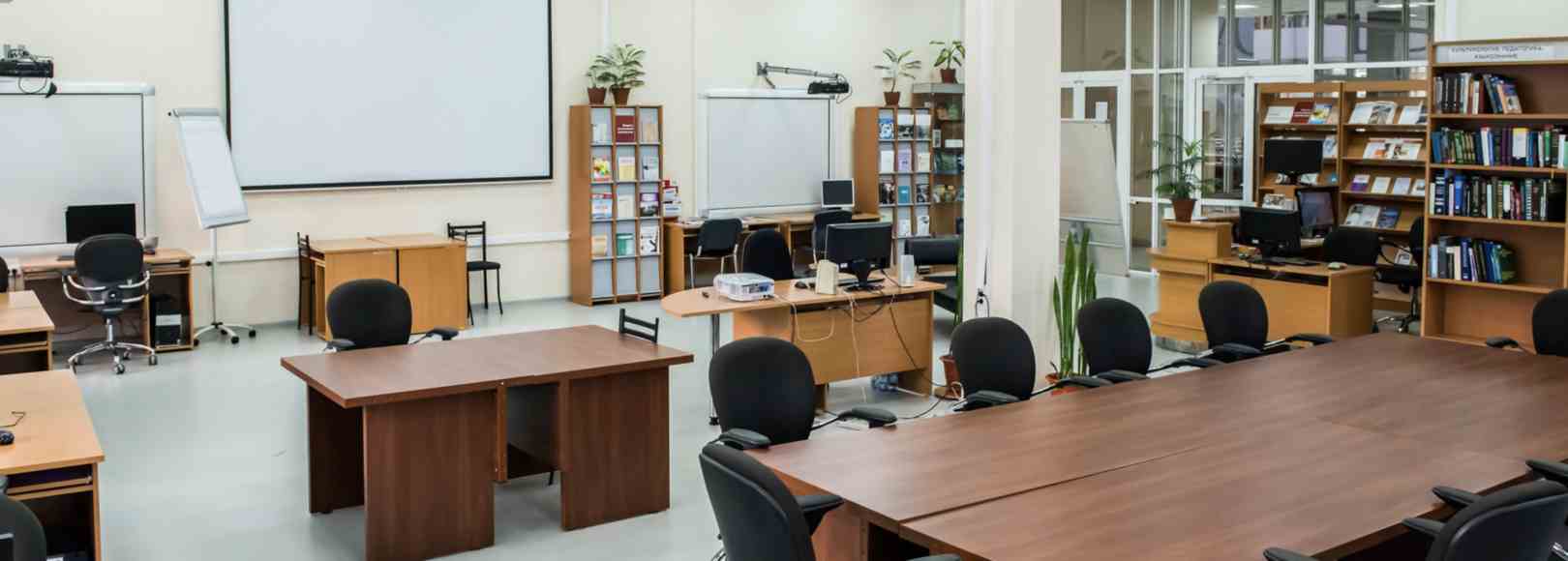 Фотография конференц-зала Зал Б3-13 Научной библиотеки СФУ