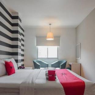 Фотографии гостиницы
RedDoorz Plus near Mangga Besar Station 2