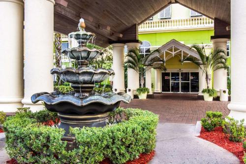 Фотография гостиницы Comfort Suites Maingate East