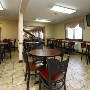 Фотографии гостиницы 
            New Victorian Inn & Suites Kearney