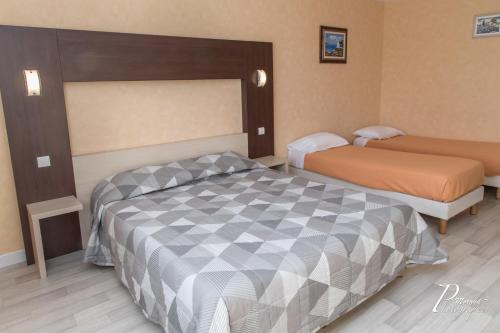 Фотография гостиницы Hôtel Azur Saint Junien Cit'Hotel