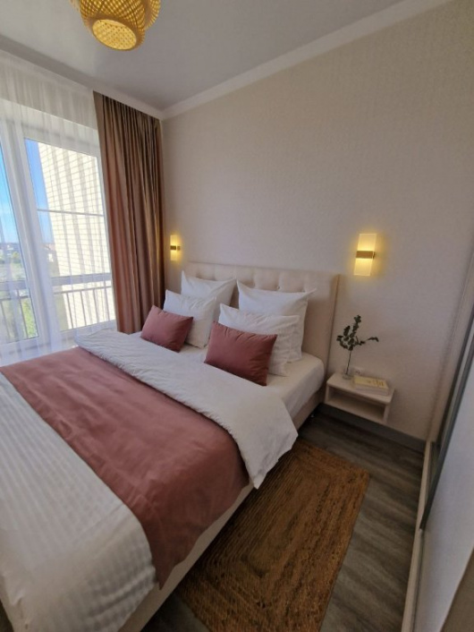 Фотографии квартиры 
            Квартира Flatirini с панорамными окнами в новом ЖК