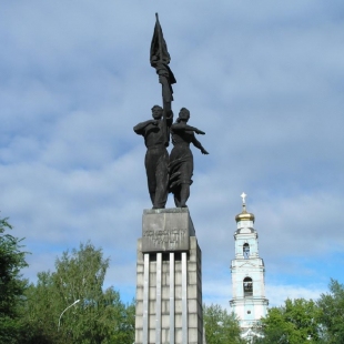 Фотография Памятник комсомолу Урала