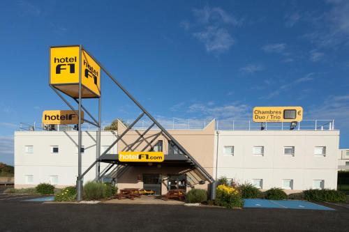 Фотография гостиницы hotelF1 Savigny Villemoisson Centre Commercial Carrefour