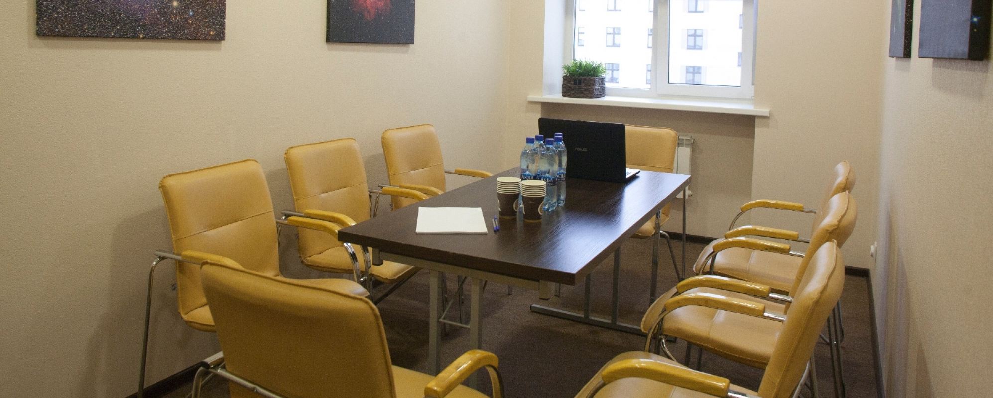 Фотографии комнаты для переговоров Космос на 10 человек