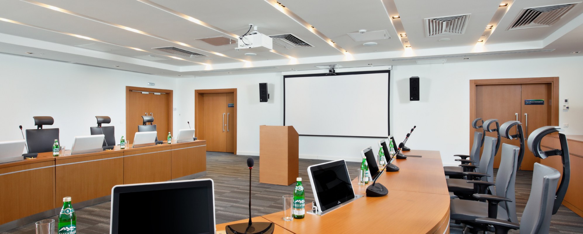 Фотографии комнаты для переговоров МинводыЭКСПО VIP-переговорная Ставрополь