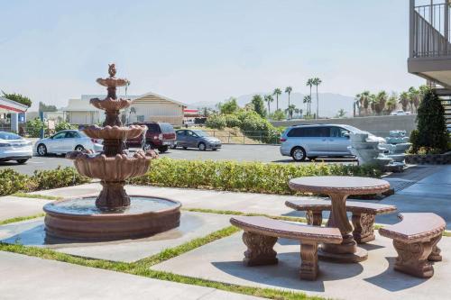 Фотография гостиницы Knights Inn San Bernardino