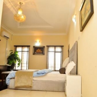 Фотография гостиницы J Gibson Suites