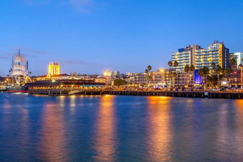 Фотография гостиницы Wyndham San Diego Bayside