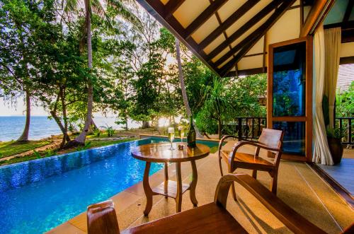 Фотография гостиницы Koh Jum Beach Villas "A member of Secret Retreats"