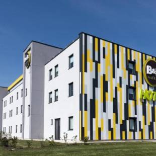 Фотографии гостиницы 
            B&B Hôtel Niort Marais Poitevin