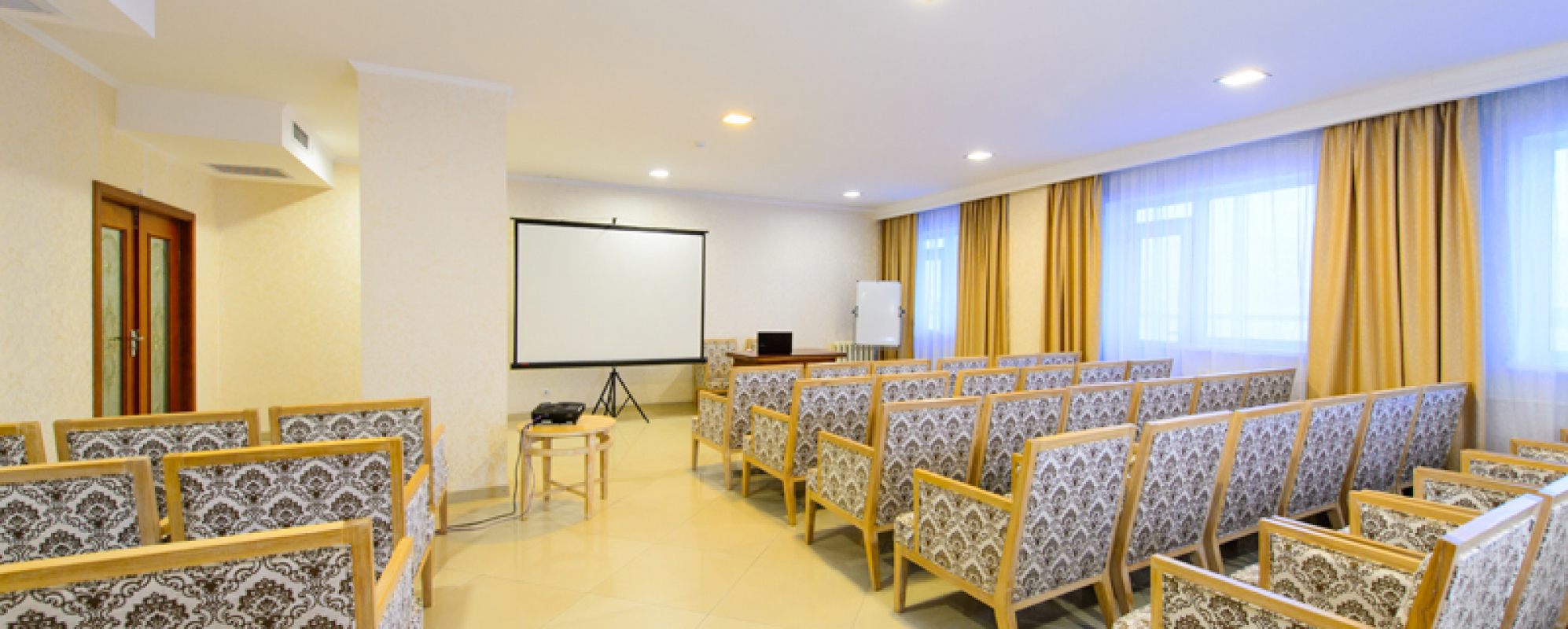 Фотографии конференц-зала Большой конферен-зал О'Азамат