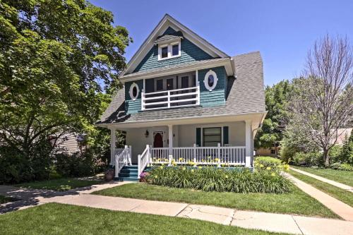 Фотография гостевого дома Large, Pristine Lake Geneva Home in Downtown!