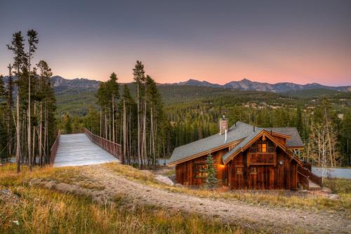 Фотография гостевого дома Alpine Meadows Chalet 2 Silver Star