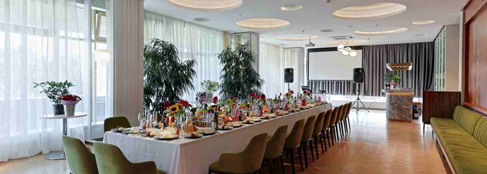 Фотография банкетного зала Зал «Панно»