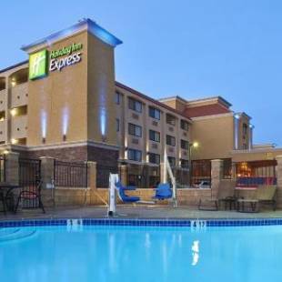 Фотографии гостиницы 
            Holiday Inn Express San Diego South - National City, an IHG Hotel