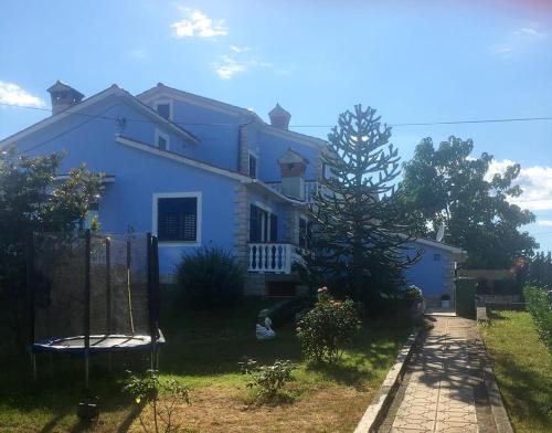 Фотография гостевого дома Apartments for families with children Vinez, Labin - 15826