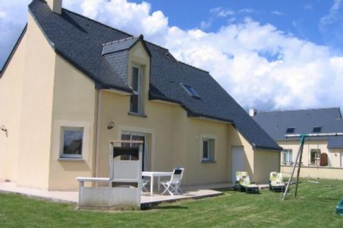 Фотография гостевого дома Maison de 5 chambres a Saint Cast le Guildo a 800 m de la plage avec jardin clos