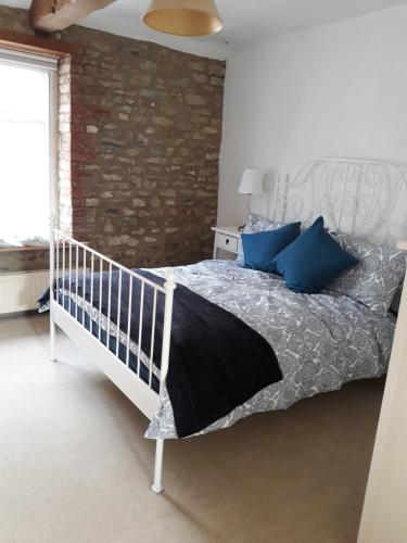 Фотография гостевого дома The Shoe Box cottage with allocated parking