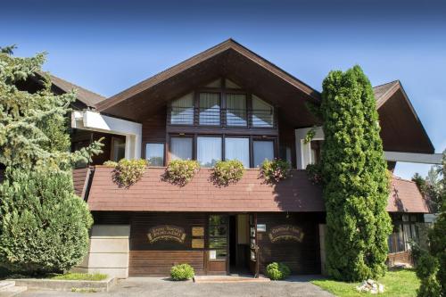 Фотография мини отеля Arany Szarvas Fogadó és Captain Drakes Pub