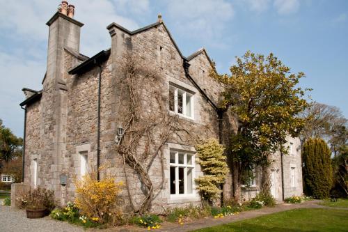 Фотография гостевого дома Tros Yr Afon Holiday Cottages and Manor House
