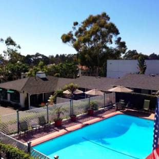 Фотографии мотеля
Coast Village Inn