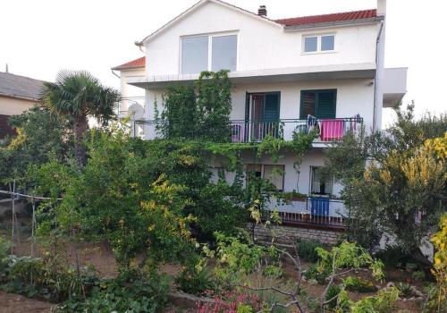 Фотография гостевого дома Apartments with a parking space Murter - 18186