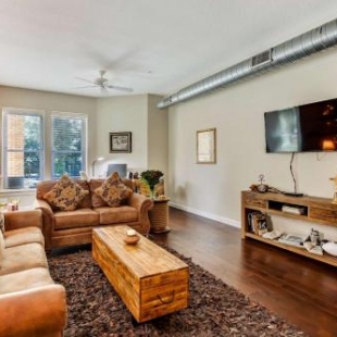 Фотография гостевого дома JBH 115 W 2nd Apt #2