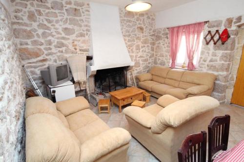 Фотография гостевого дома Holiday house with a parking space Lukoran (Ugljan) - 6234