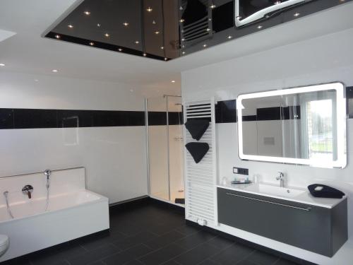 Фотография гостиницы Hotel zur Wasserburg