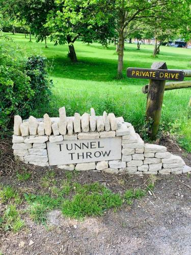 Фотография гостевого дома Beautiful Cottage With Stunning Views in Box