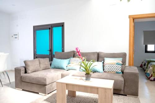 Фотография гостевого дома 3 bedrooms house with wifi at Tias