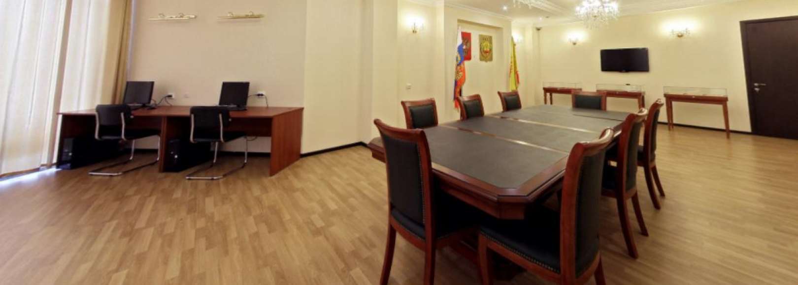 Фотография конференц-зала Зал государственных символов Национальной библиотеки Чувашской Республики